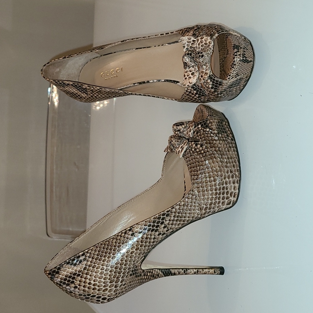 Gucci snake skin size 37 pumps - used